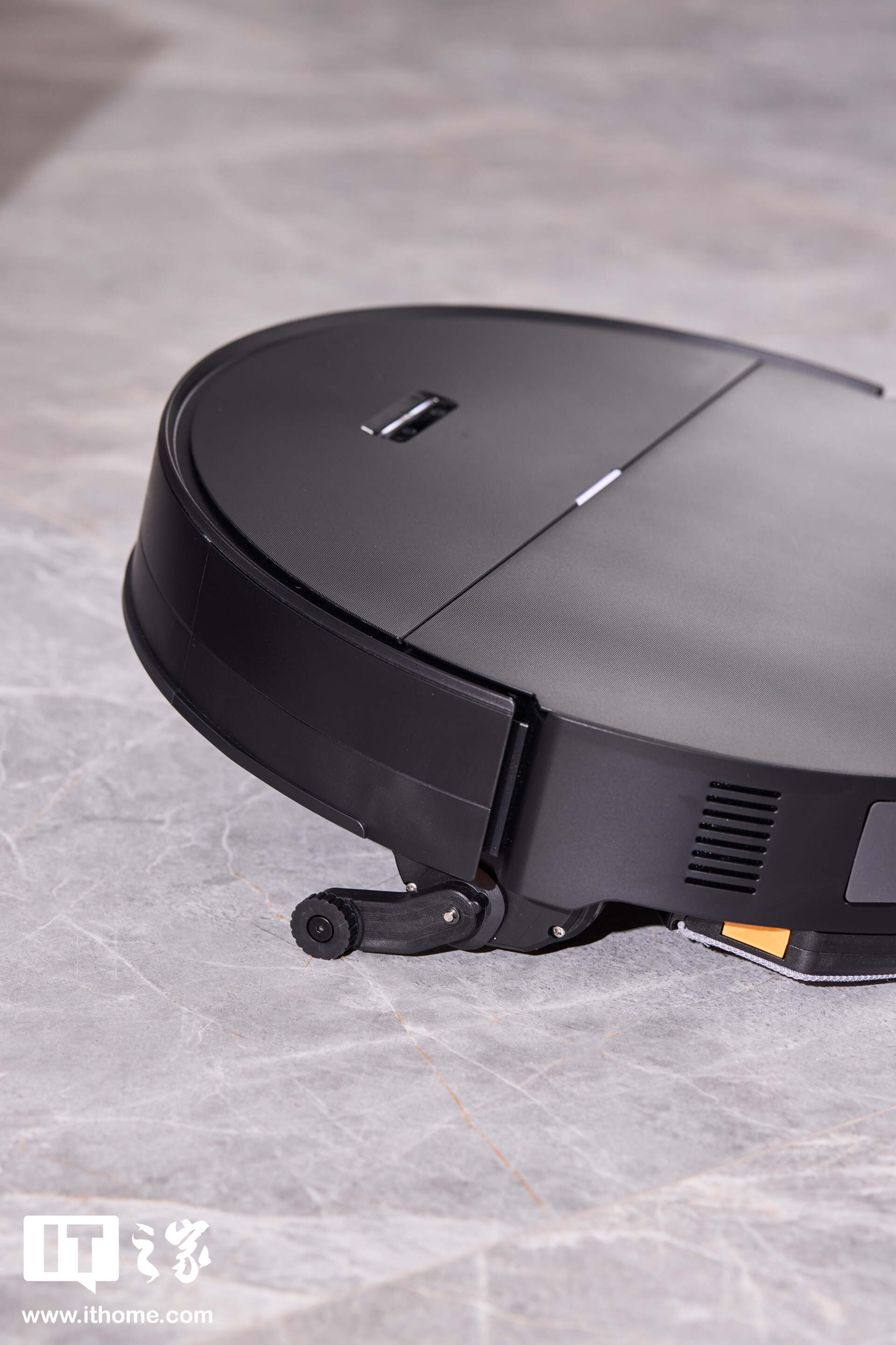 Roborock G30S-series robot vacuum