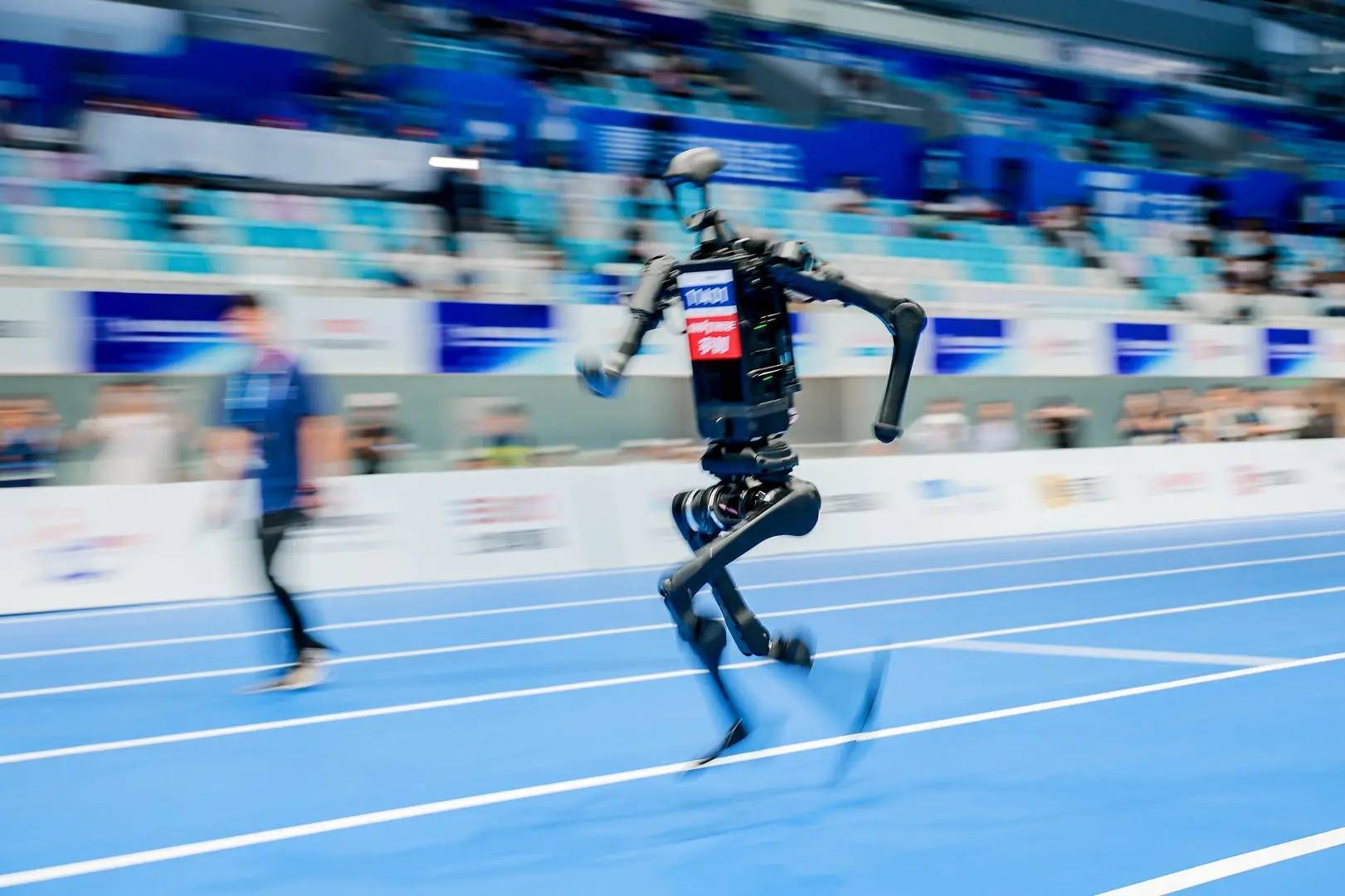 2025 World Humanoid Robot Games: Unitree robot wins the 1500m